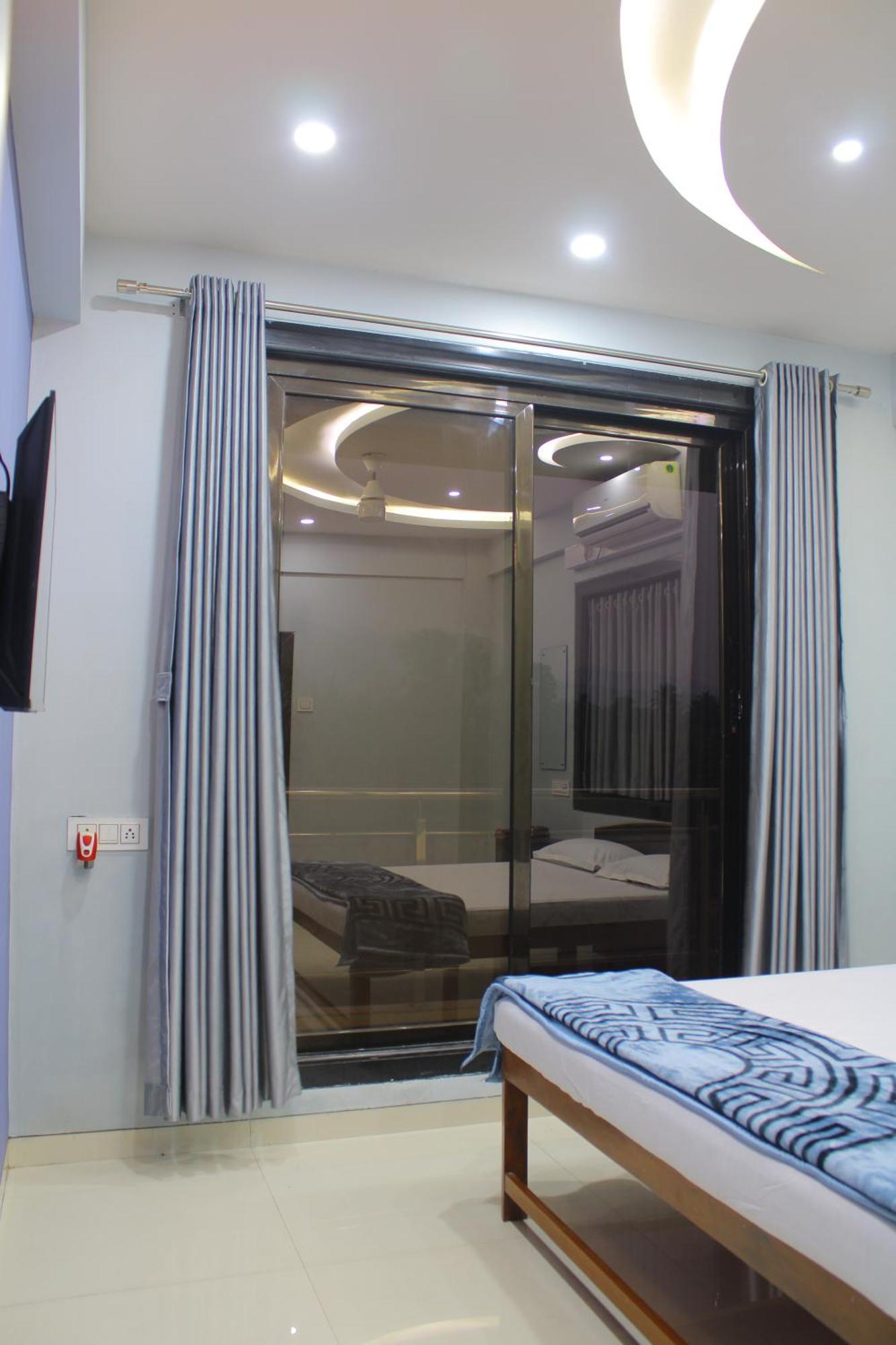 Sukhakarta Holiday Home 阿里巴格 外观 照片